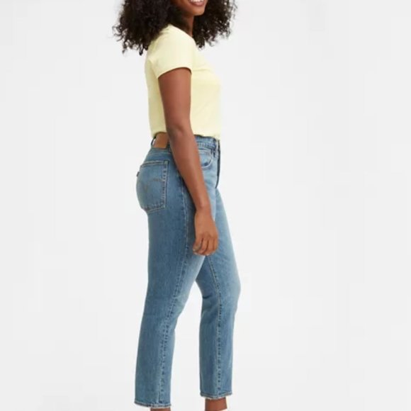 SOLD Levi's Wedgie Fit Jeans - Picture 4 of 4